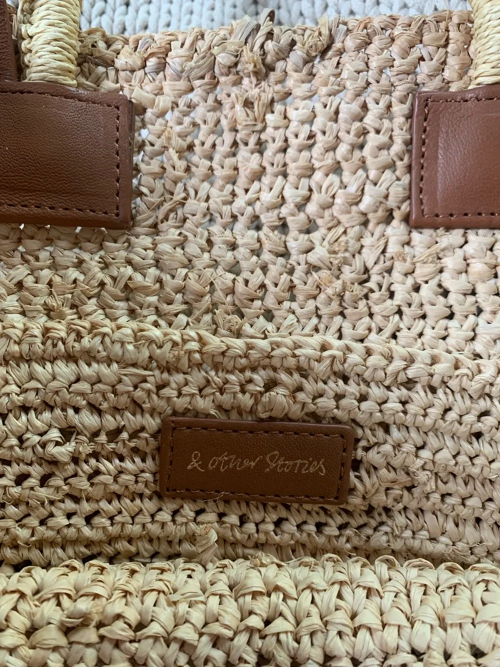 AND OTHER STORIES Woven Straw Tote Bag with Tan Leather Straps - Picture 4 of 4